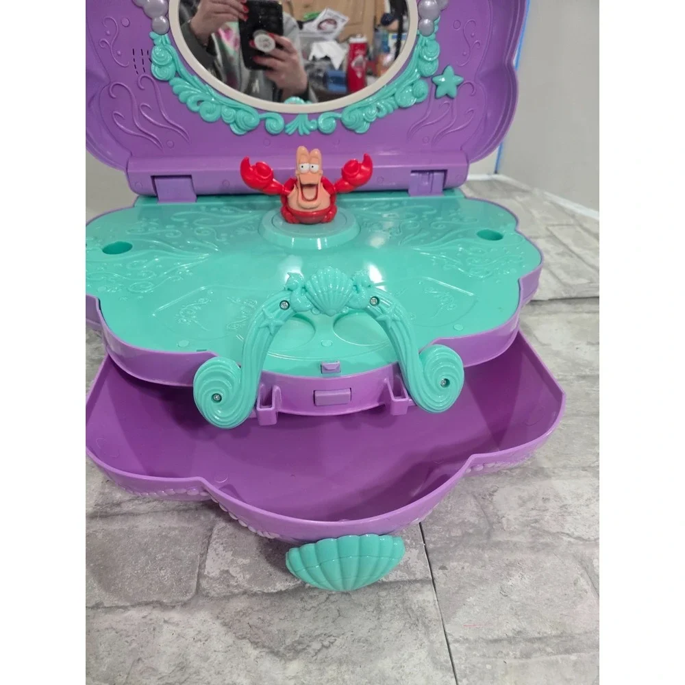 Disney Little Mermaid Princess Ariel Music Lights Portable Vanity VIDEO Comb